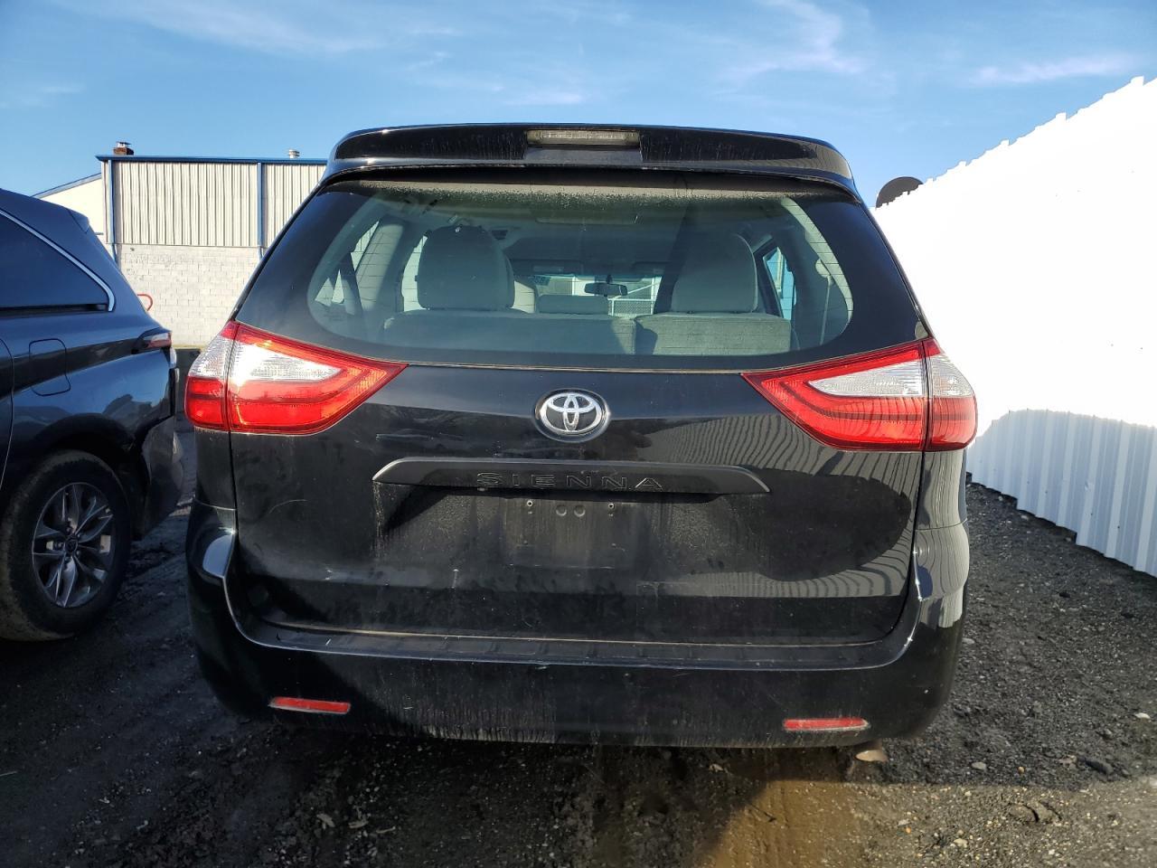 2016 Toyota Sienna - Фото 6