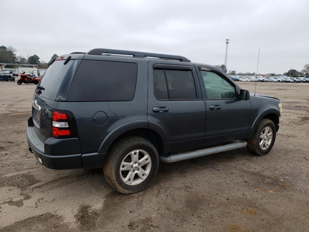 2010 Ford Explorer Xlt - Image 3