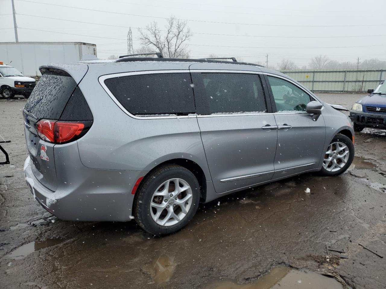 2017 Chrysler Pacifica Touring L - Image 3