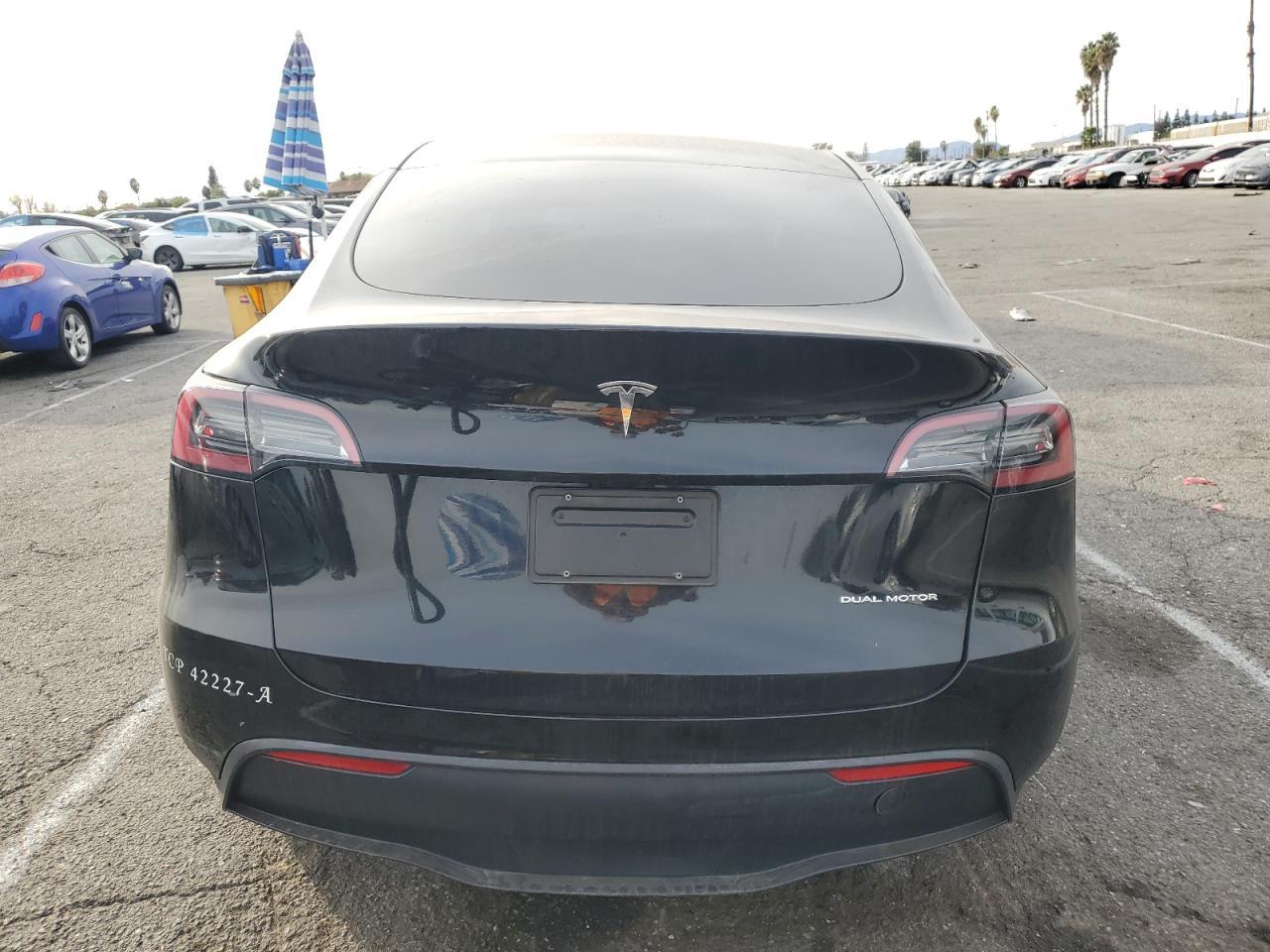2023 Tesla Model Y - Фото 6