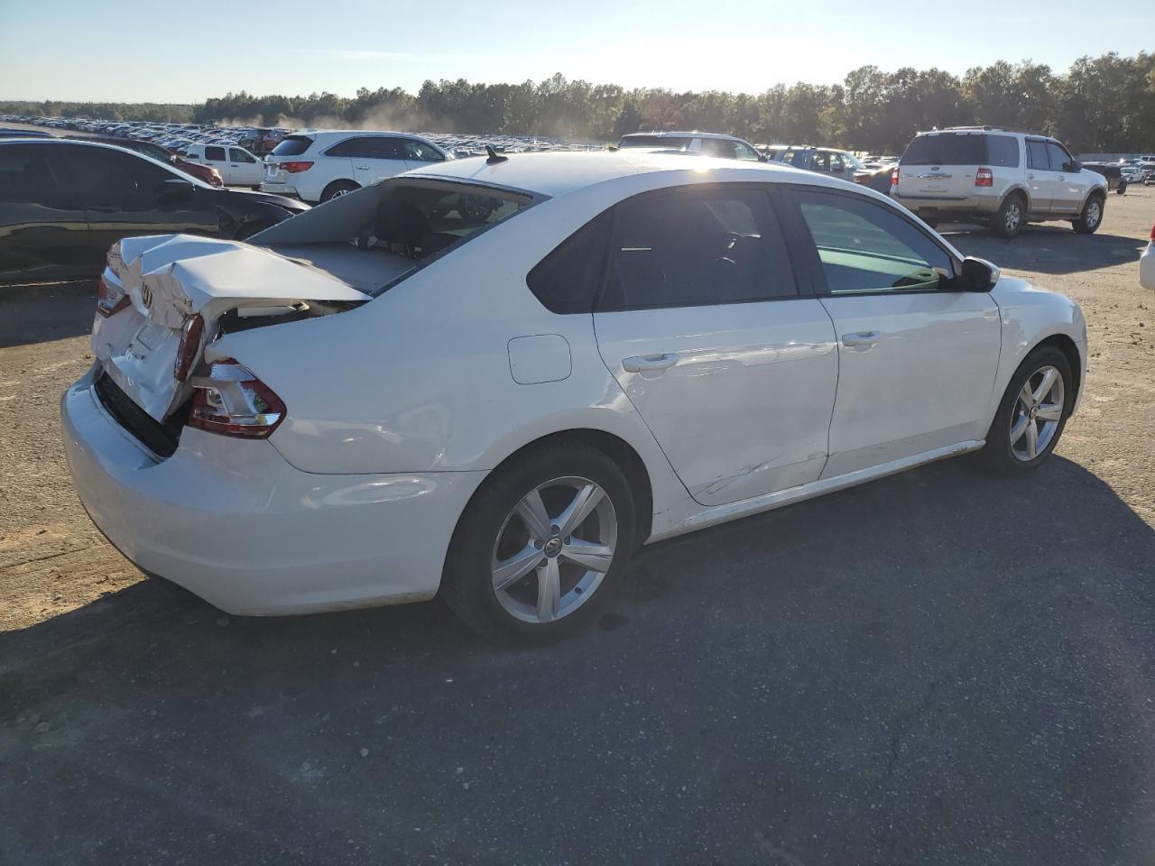 2015 Volkswagen Passat S - Image 3