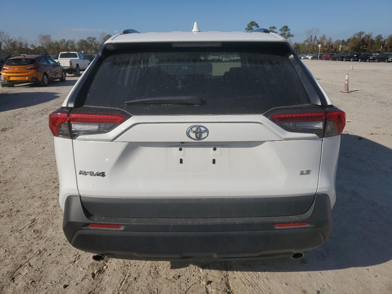 2021 Toyota Rav4 Le - Фото 6