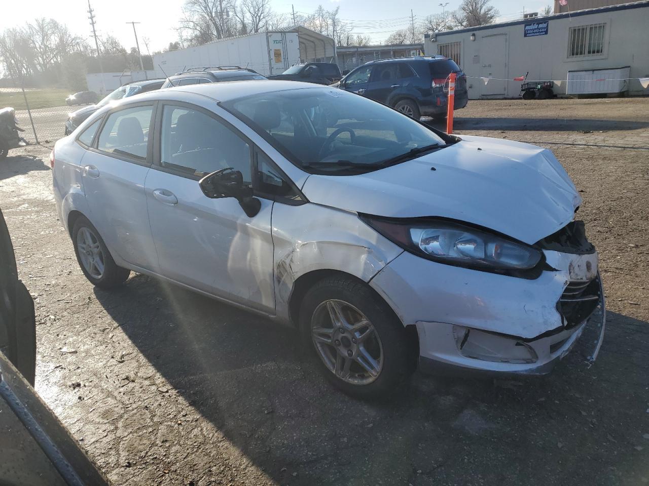2018 Ford Fiesta Se - Фото 4