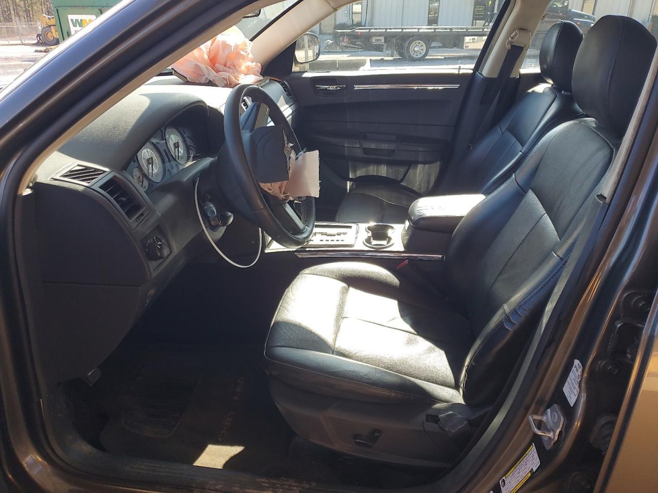 2010 Chrysler 300 Touring - Фото 7