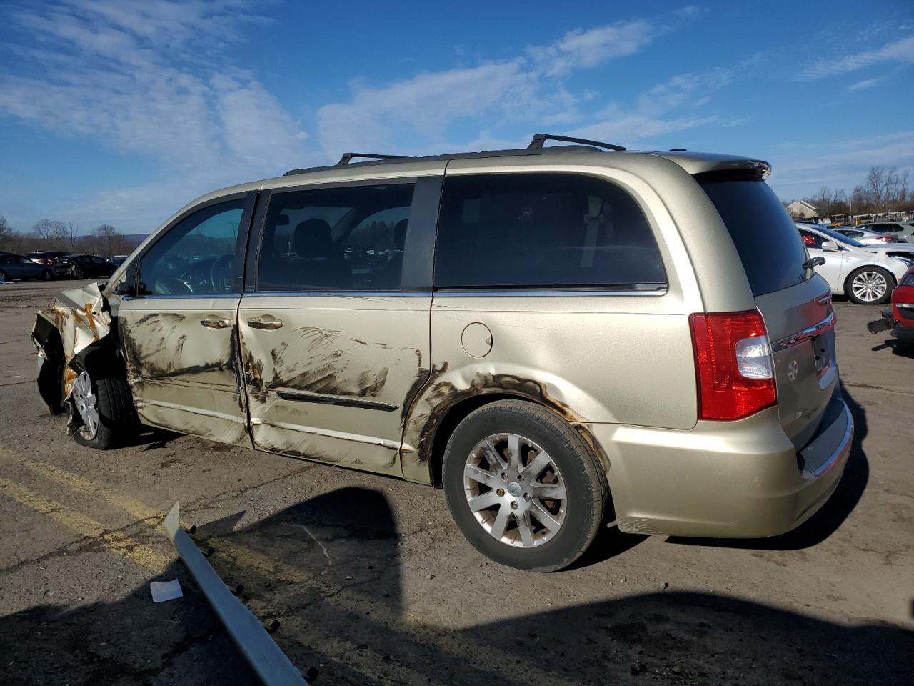 2011 Chrysler Town & Country Touring L - Фото 2