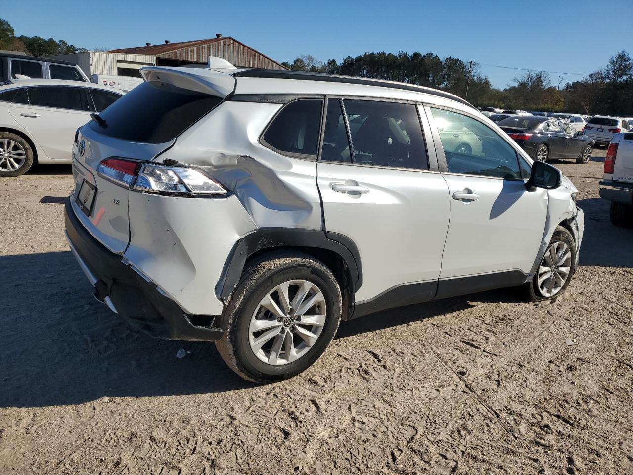 2022 Toyota Corolla Cross Le - Фото 3