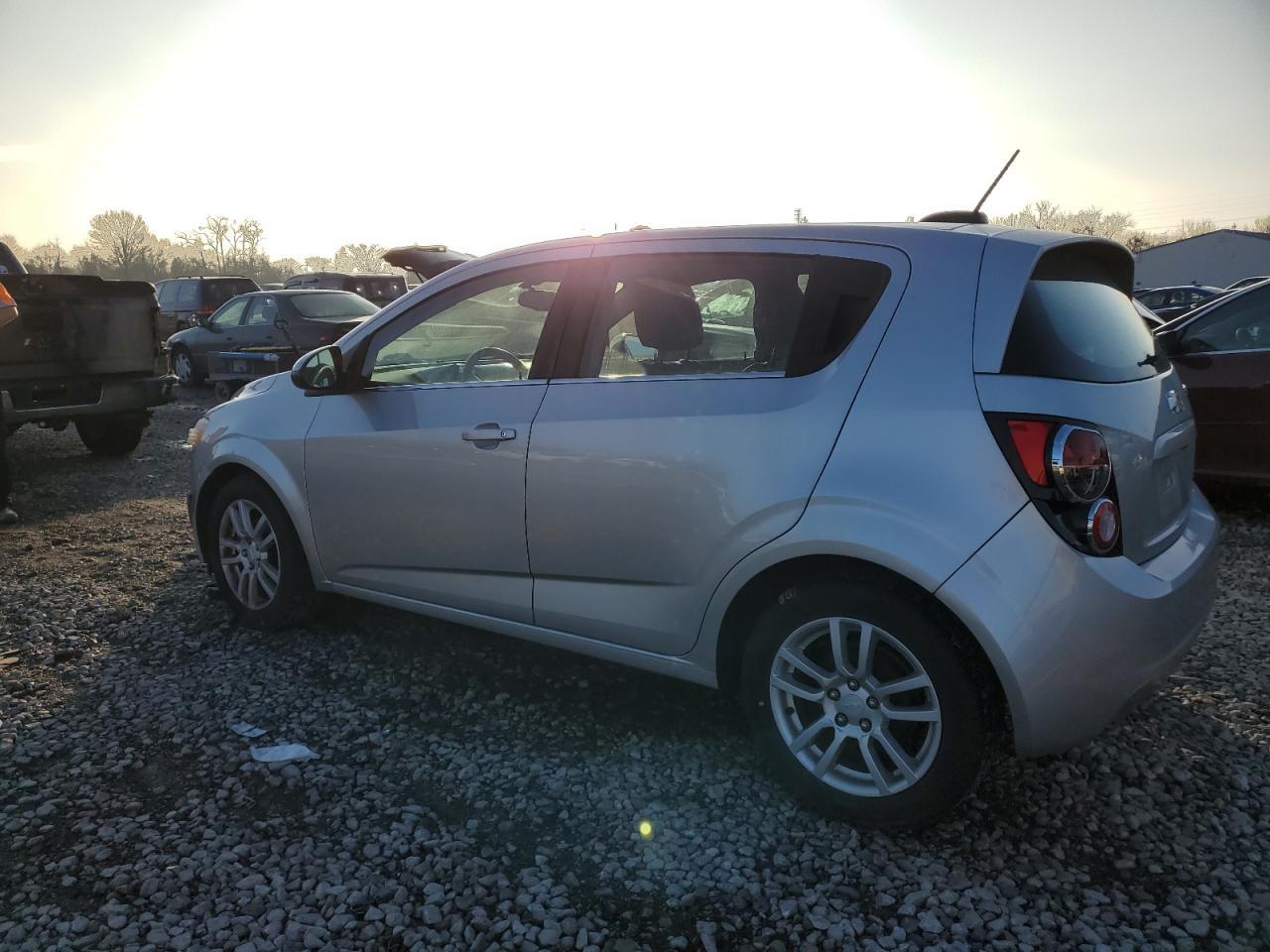 2015 Chevrolet Sonic Lt - Фото 2