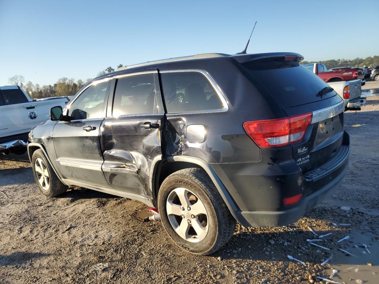 2011 Jeep Grand Cherokee Laredo - Image 2