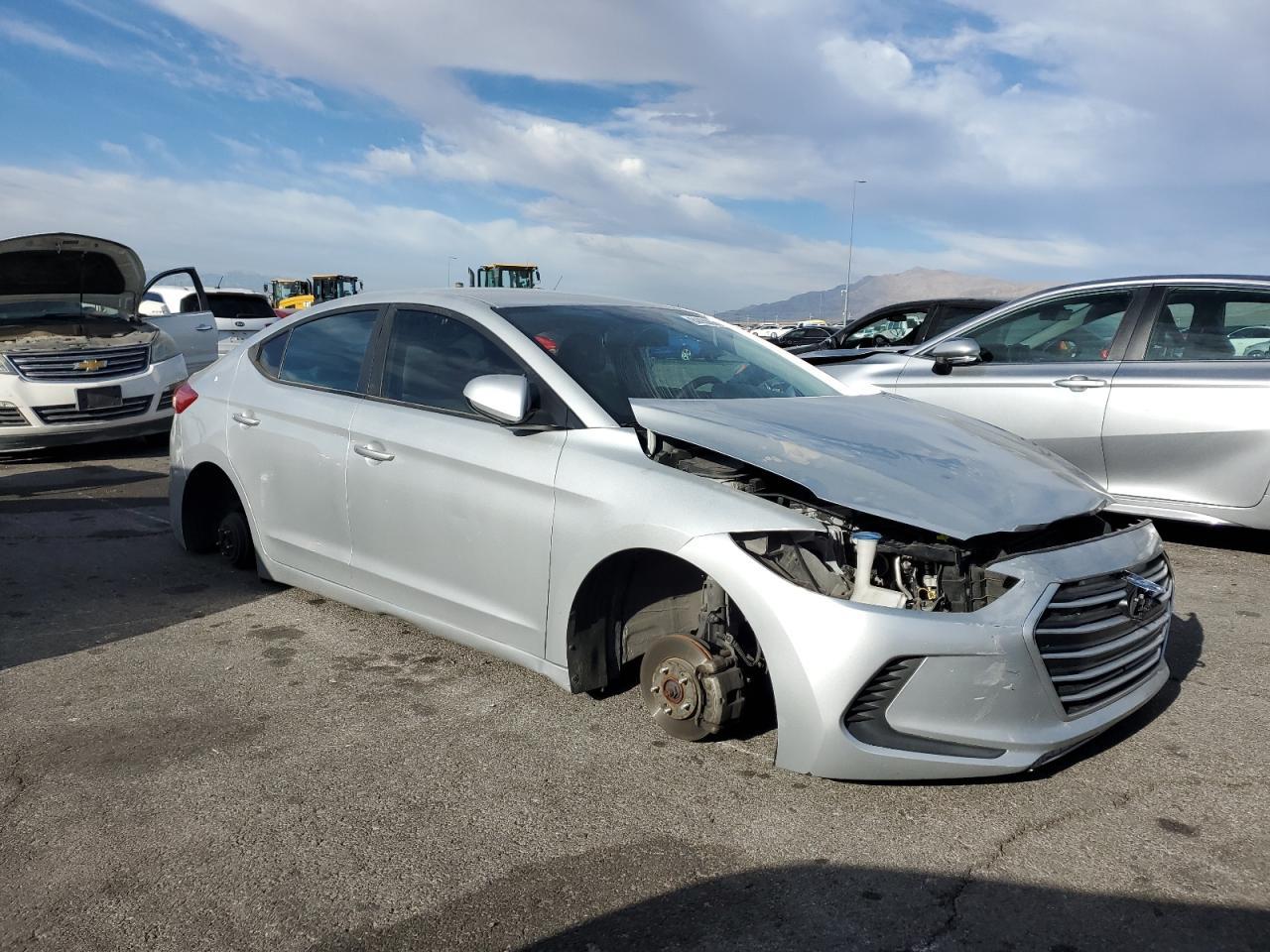 2018 Hyundai Elantra Se - Фото 4