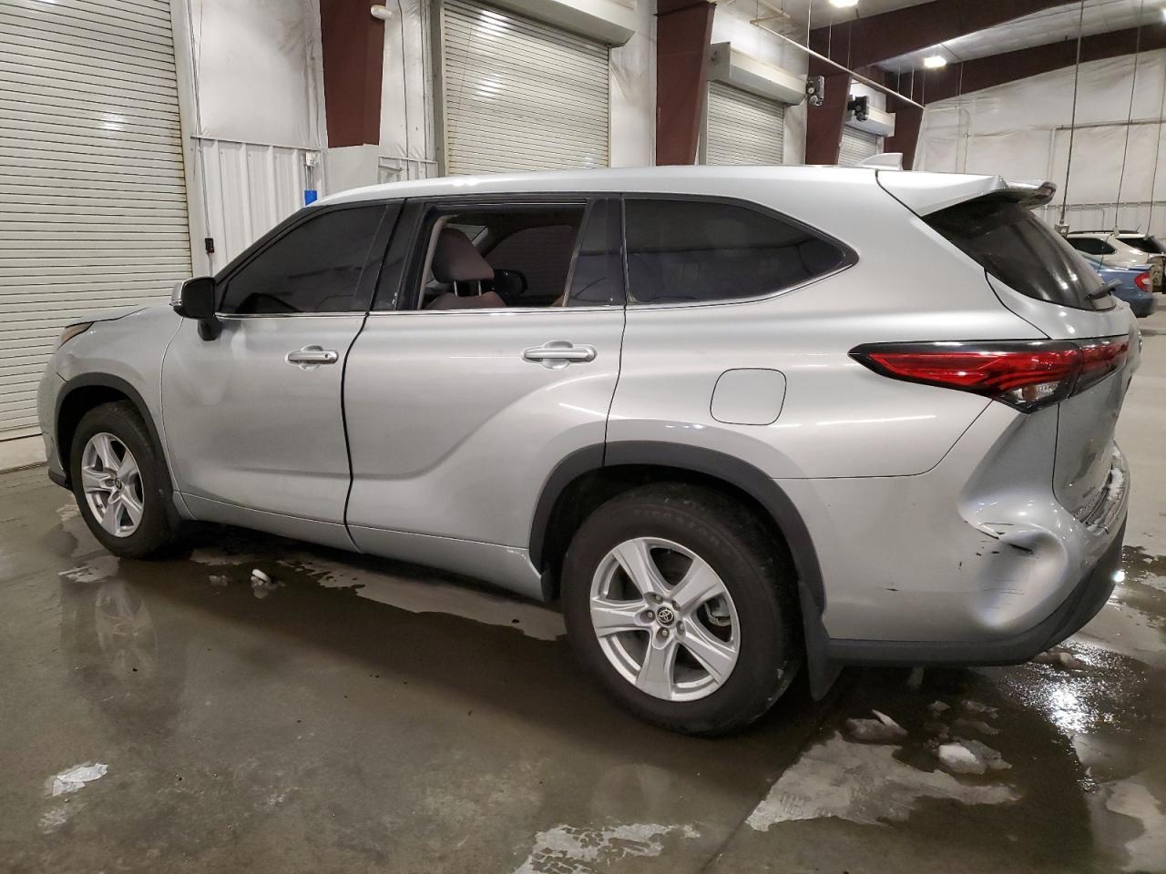 2021 Toyota Highlander L - Фото 2
