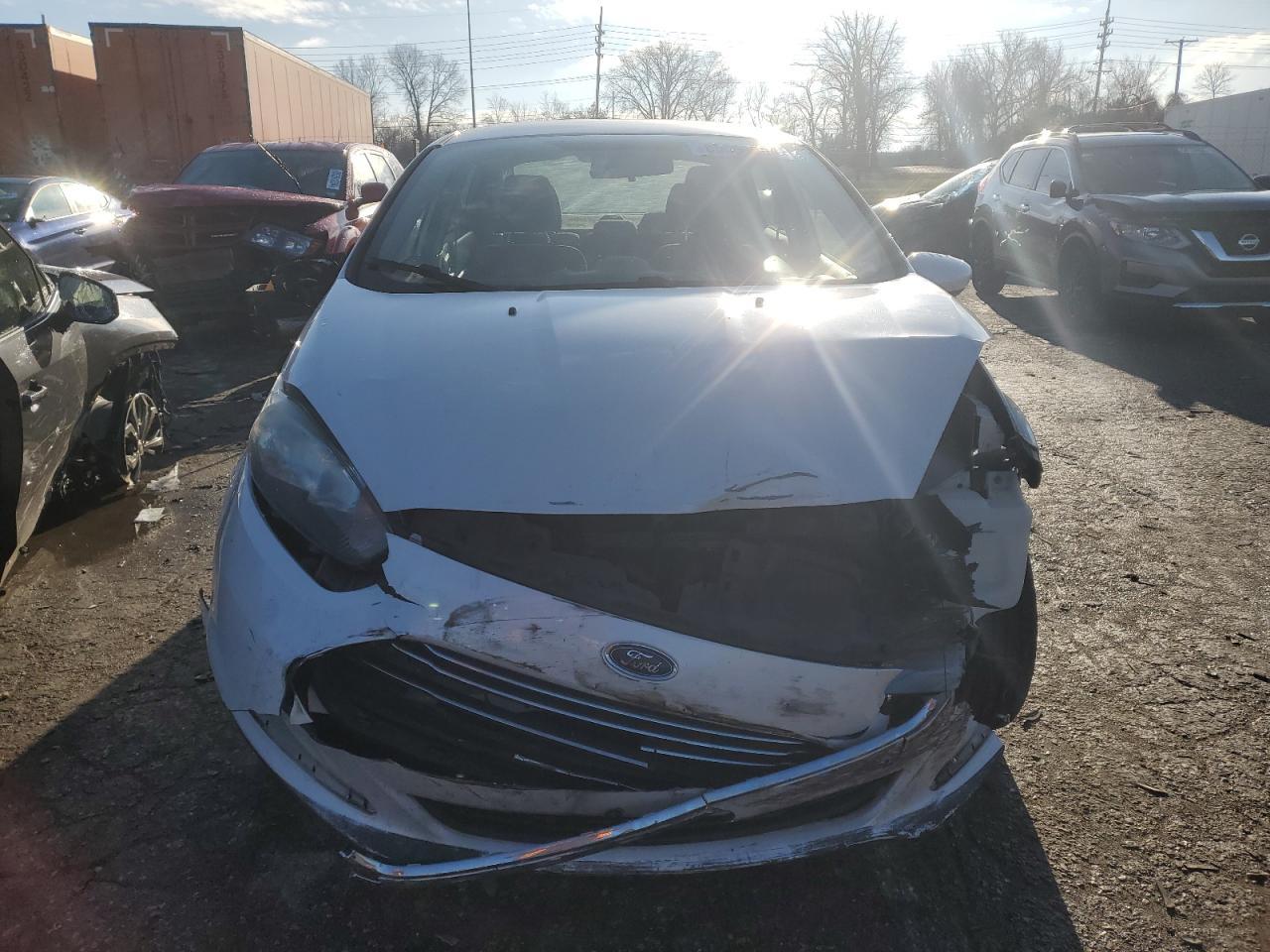 2018 Ford Fiesta Se - Фото 5