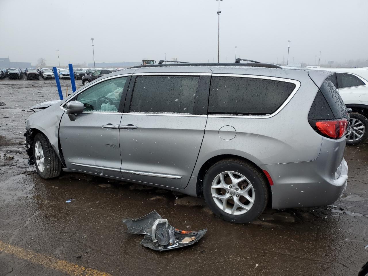 2017 Chrysler Pacifica Touring L - Image 2