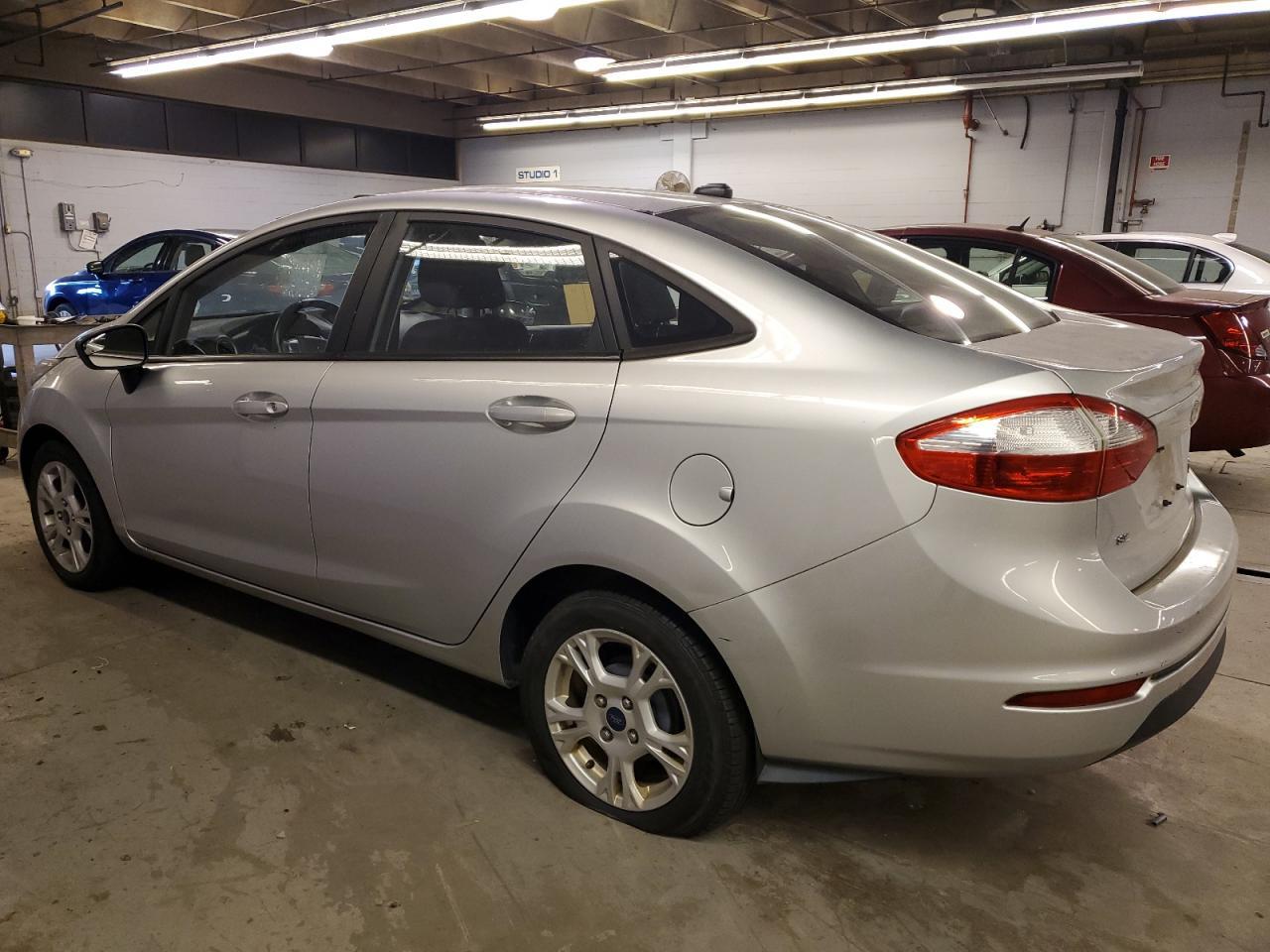 2015 Ford Fiesta Se - Image 2