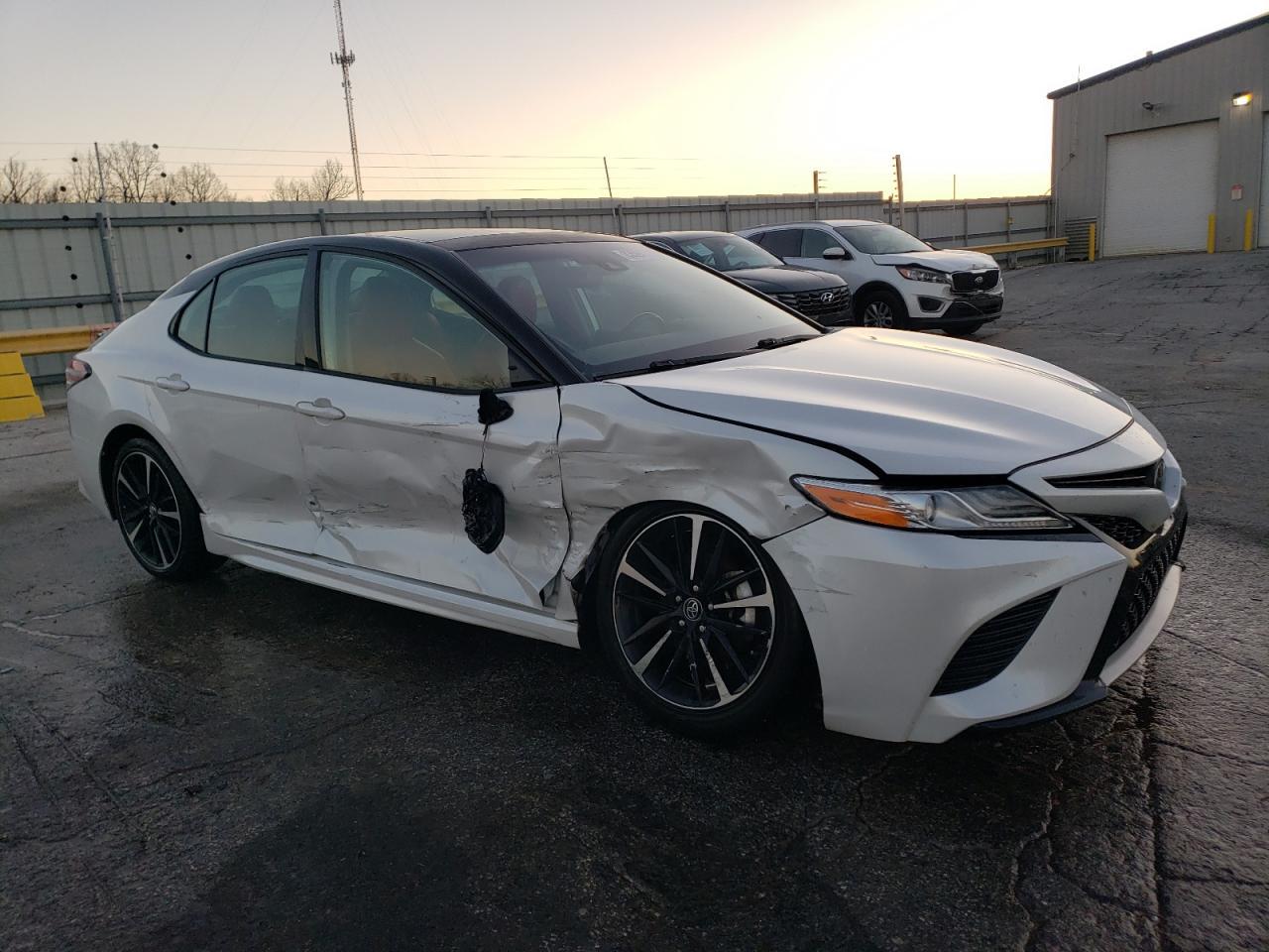 2020 Toyota Camry Xse - Фото 4