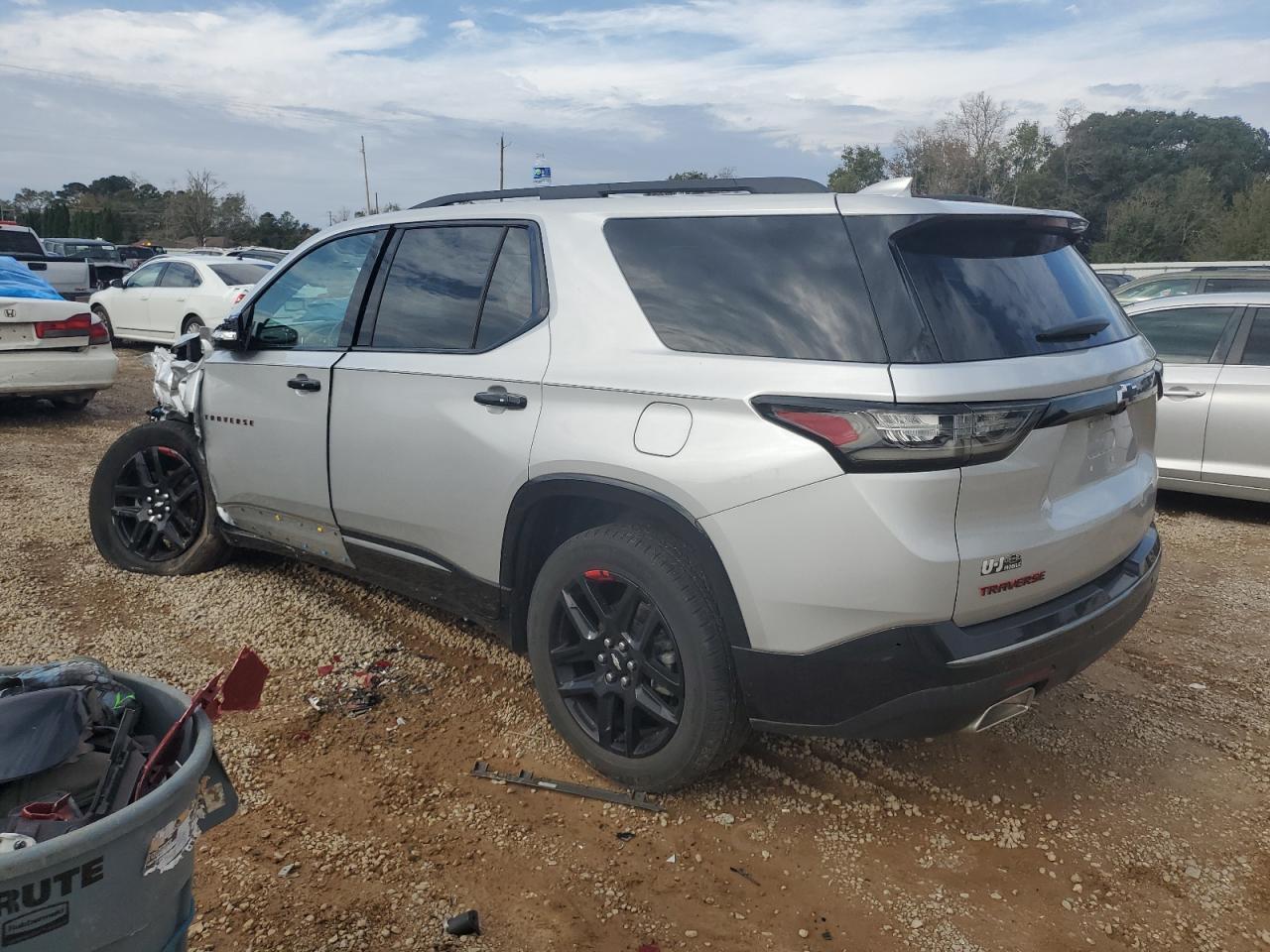 2020 Chevrolet Traverse Premier - Фото 2