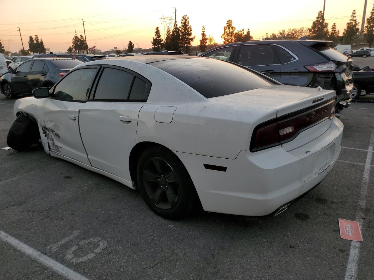 2014 Dodge Charger Se - Image 2