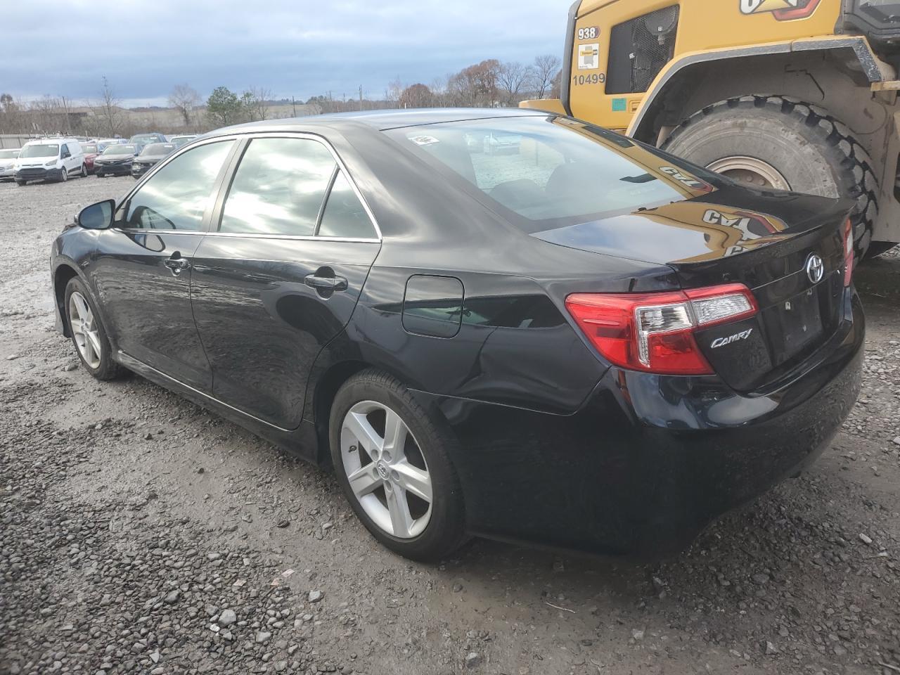 2014 Toyota Camry L - Фото 2
