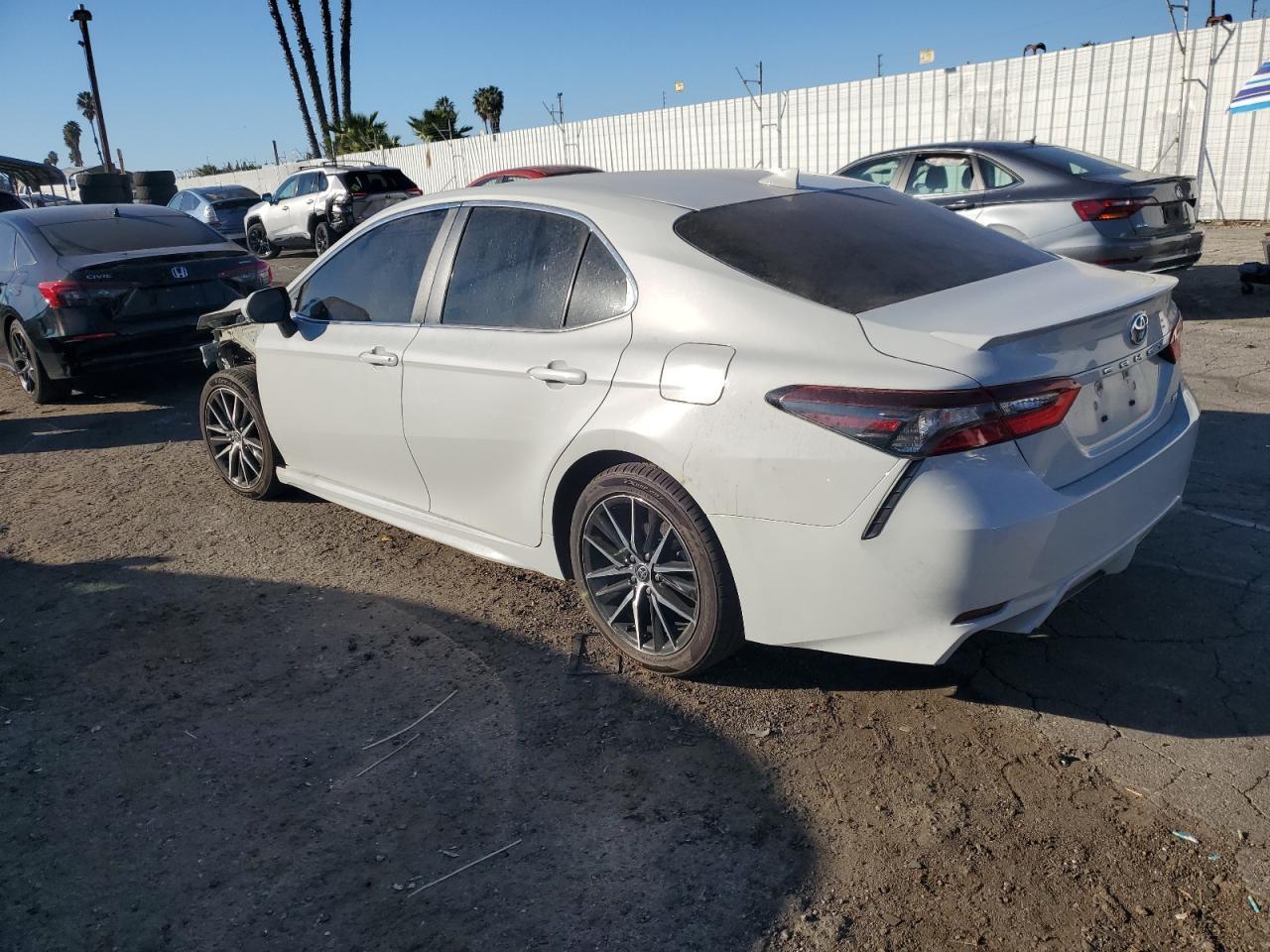 2022 Toyota Camry Se - Фото 2