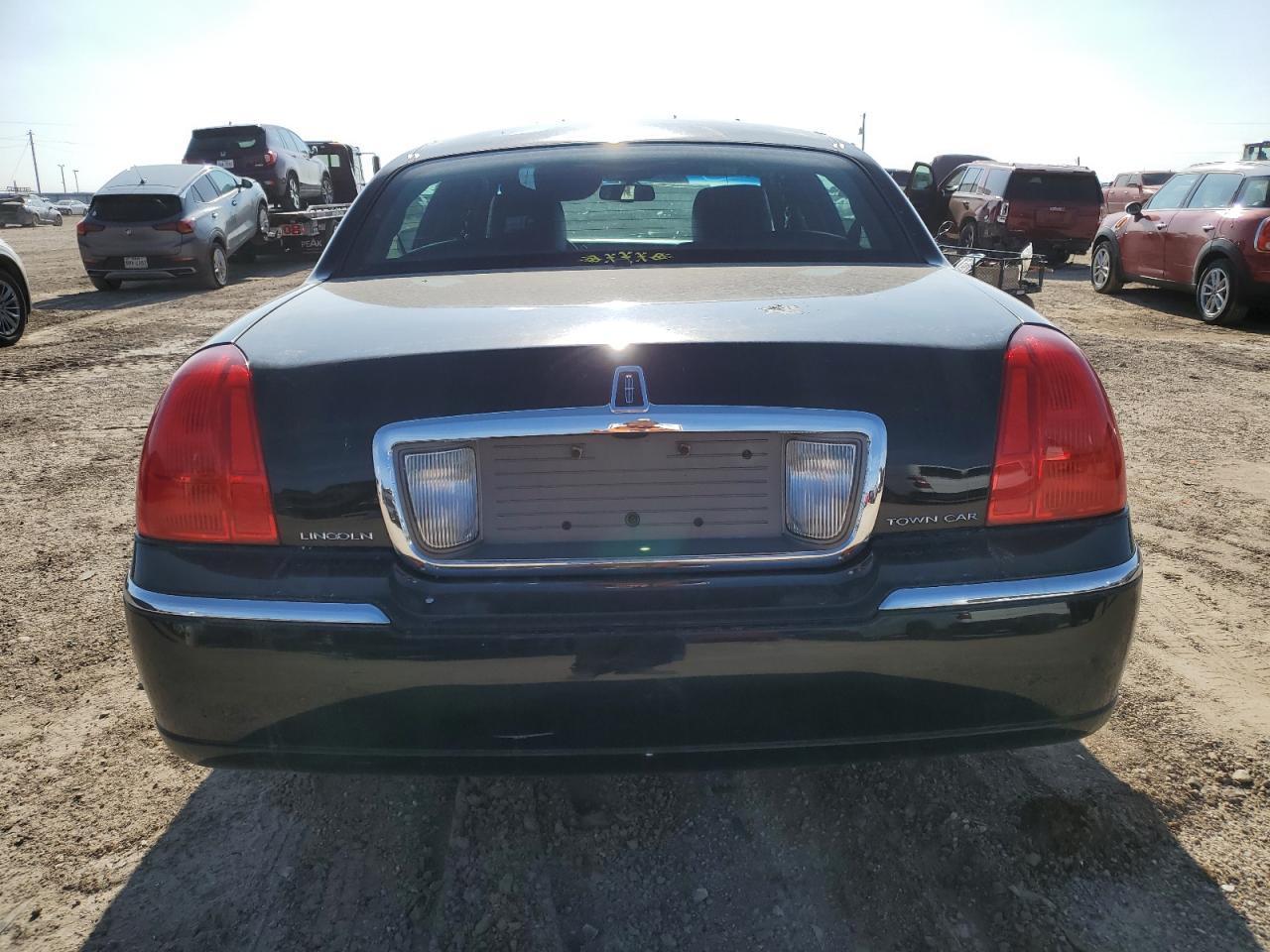 2011 Lincoln Town Car Signature Limited - Фото 6