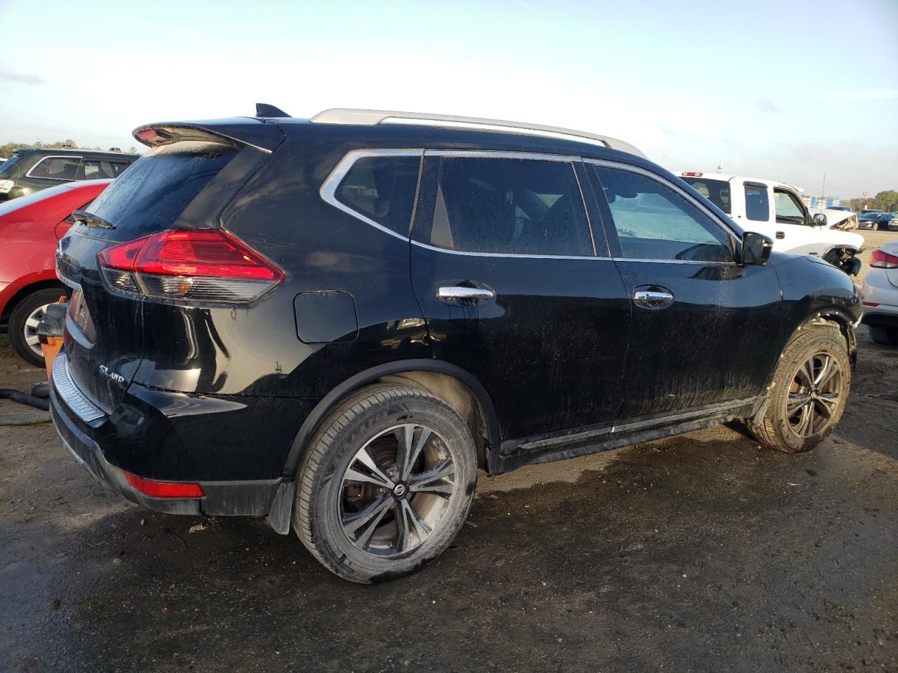 2017 Nissan Rogue Sv - Image 3