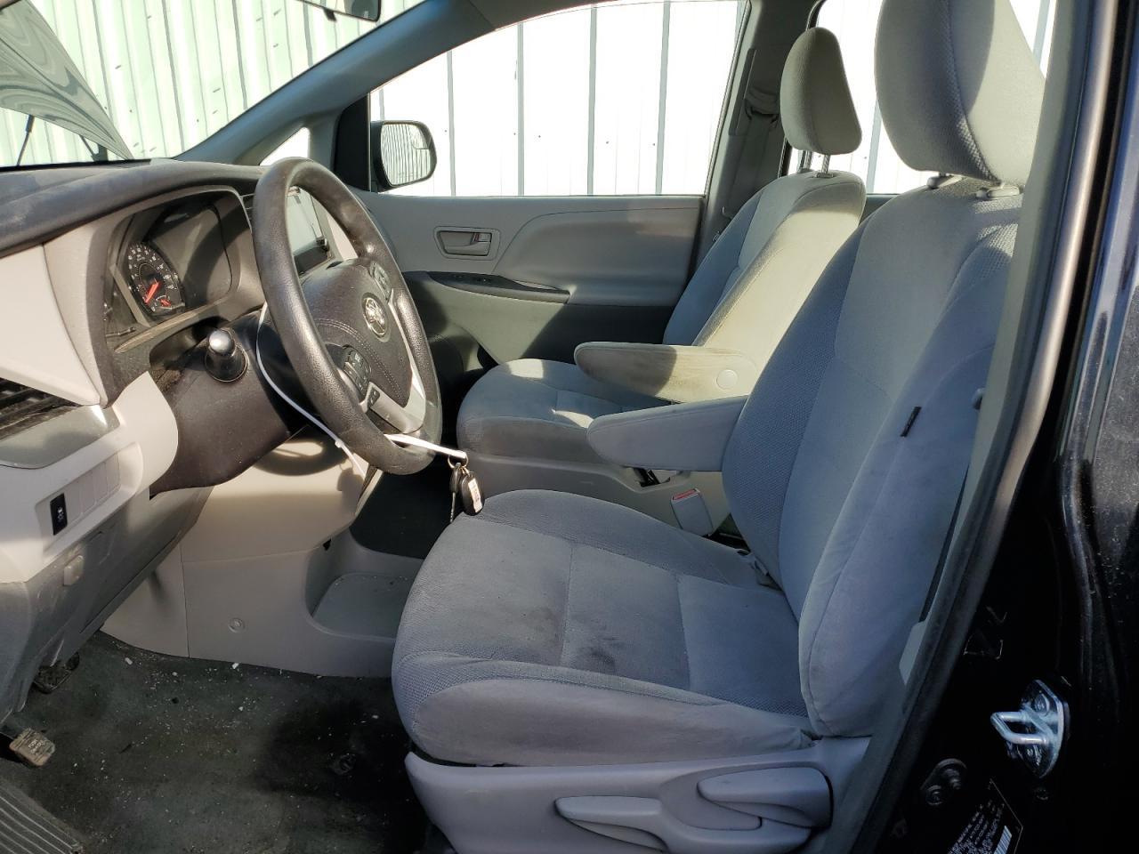 2016 Toyota Sienna - Фото 7