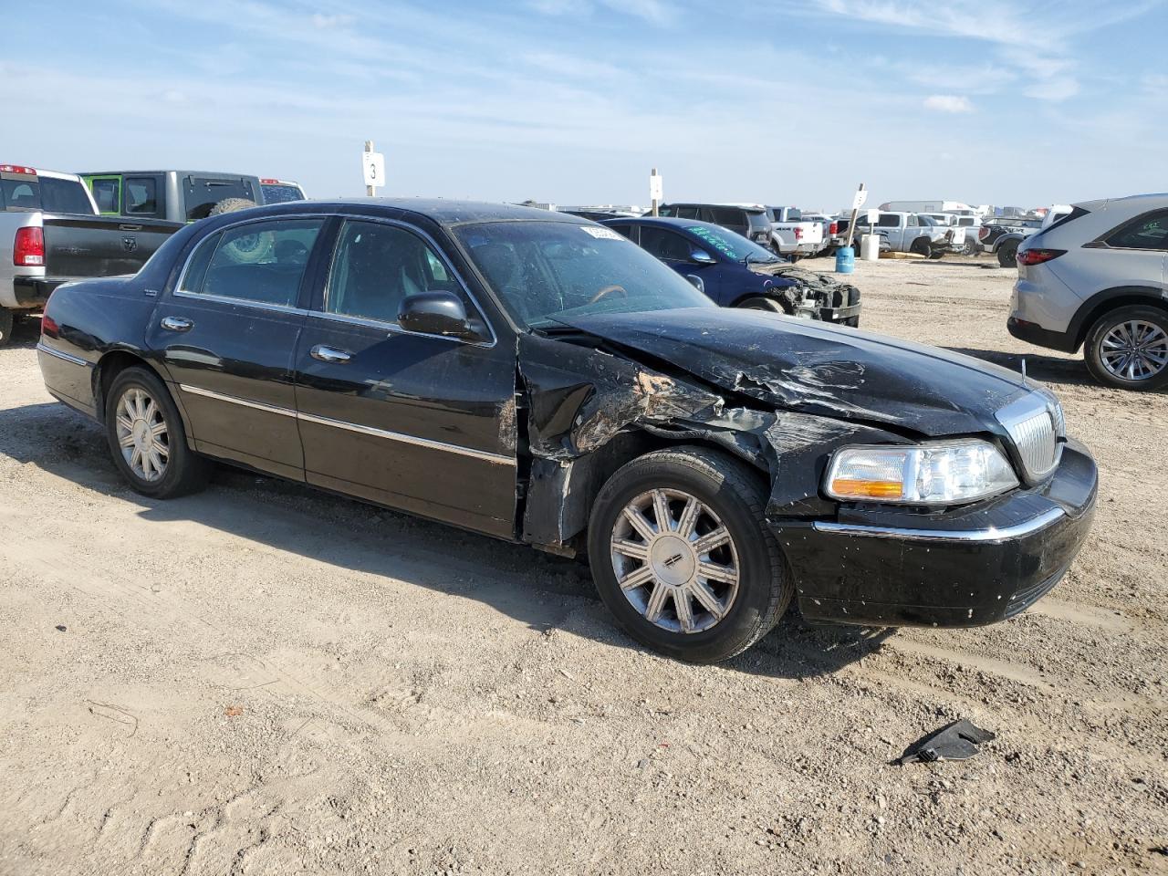 2011 Lincoln Town Car Signature Limited - Фото 4