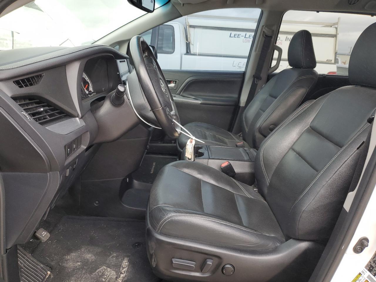 2016 Toyota Sienna Se - Image 7