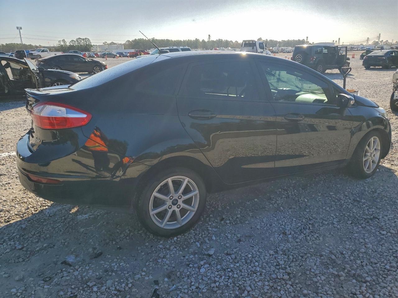 2019 Ford Fiesta Se - Image 3