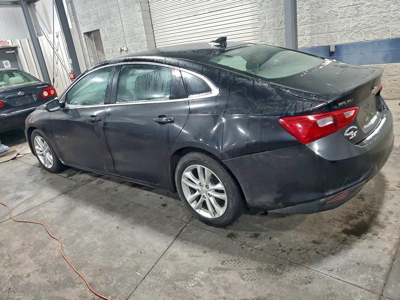 2017 Chevrolet Malibu Lt - Image 2