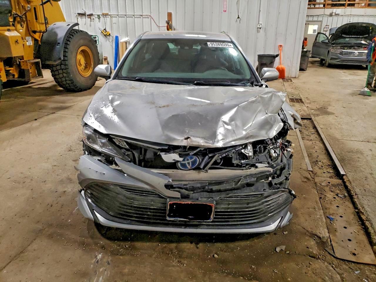 2020 Toyota Camry Le - Фото 5