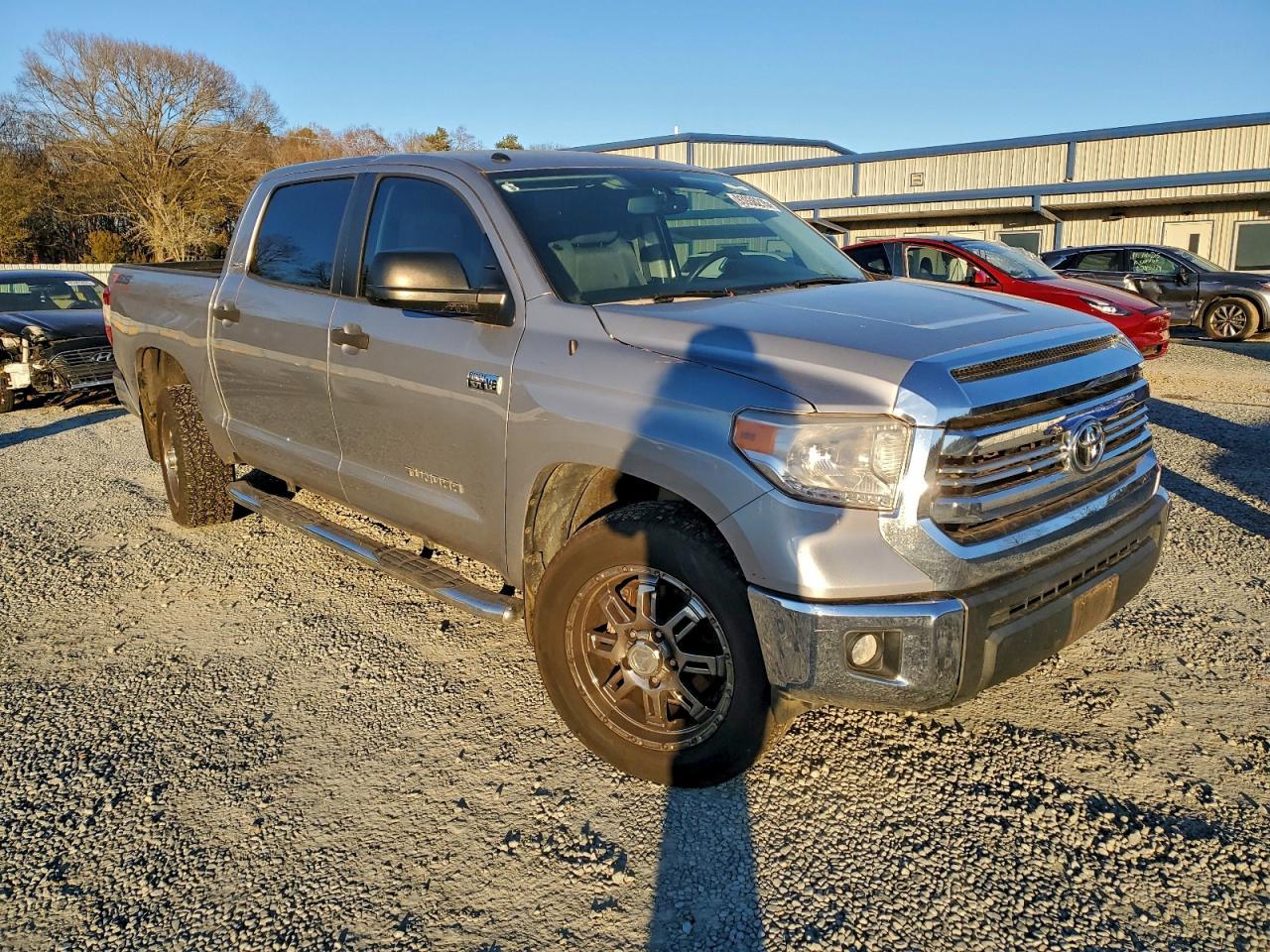 2016 Toyota Tundra Crewmax Sr5 - Image 4