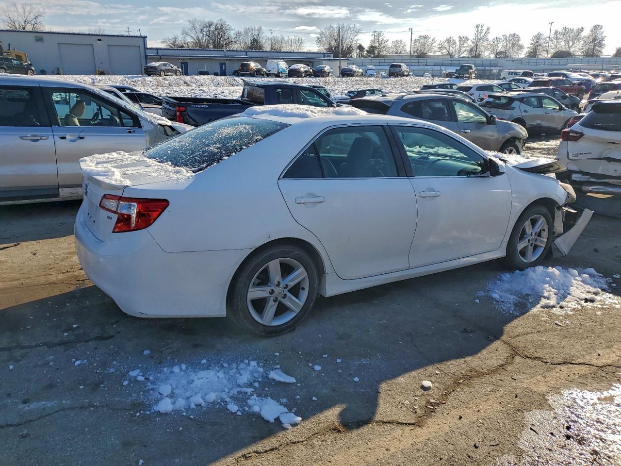 2014 Toyota Camry L - Фото 3
