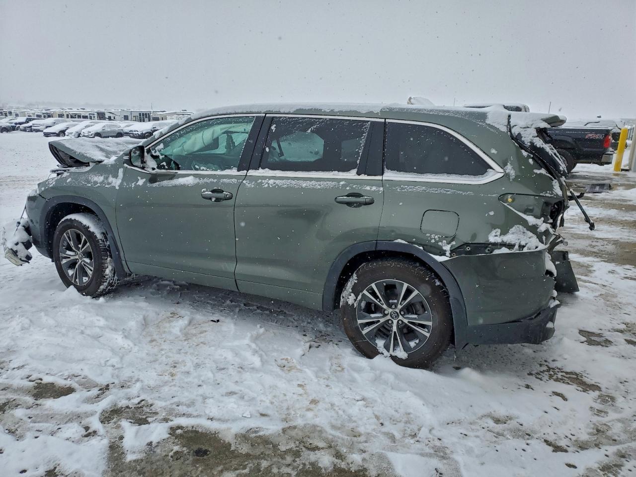 2018 Toyota Highlander Le - Image 2