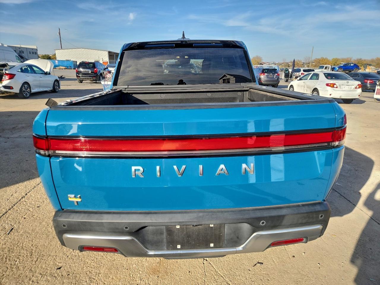 2022 Rivian R1T Adventure - Фото 6