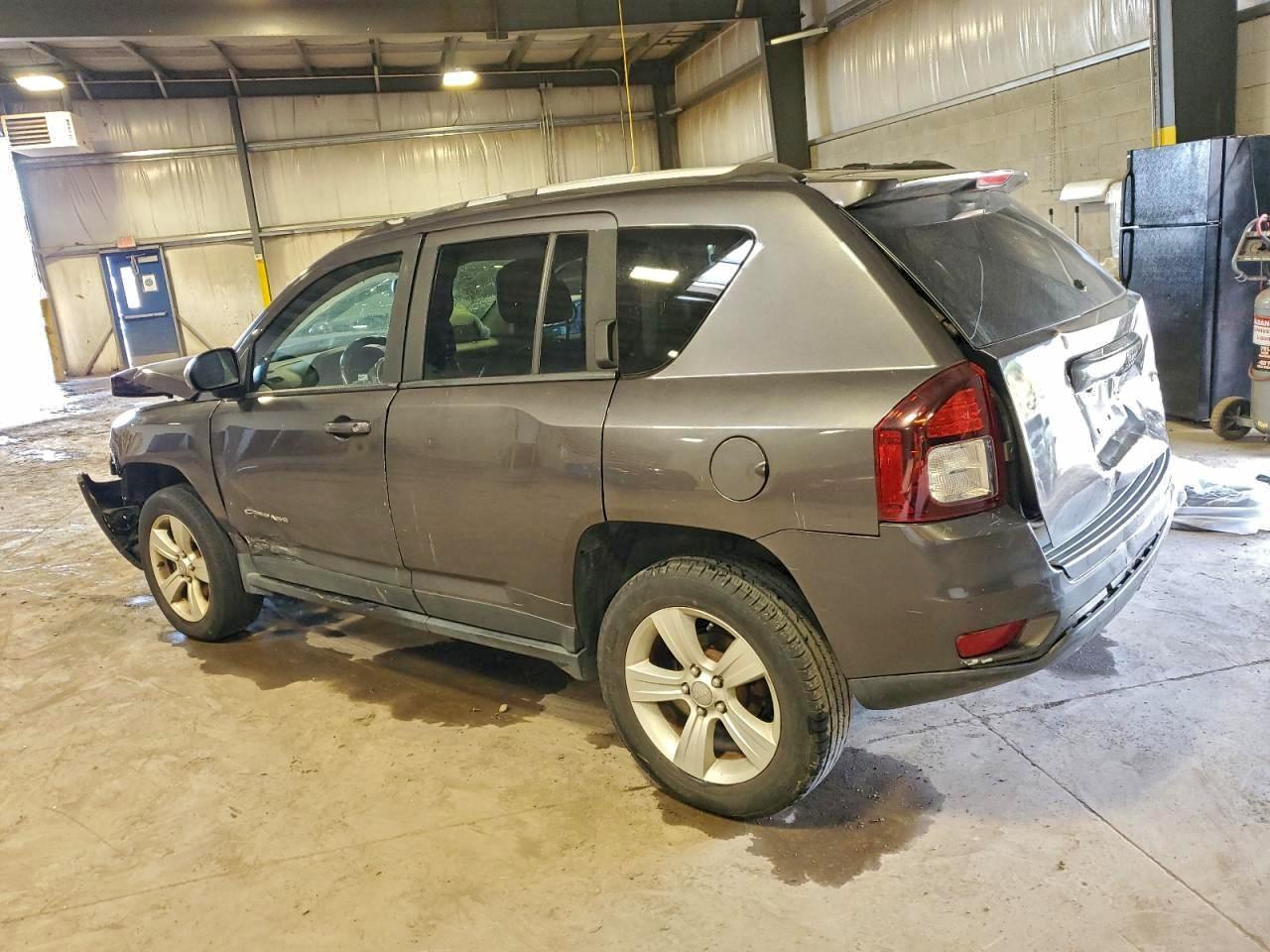 2016 Jeep Compass Latitude - Фото 2
