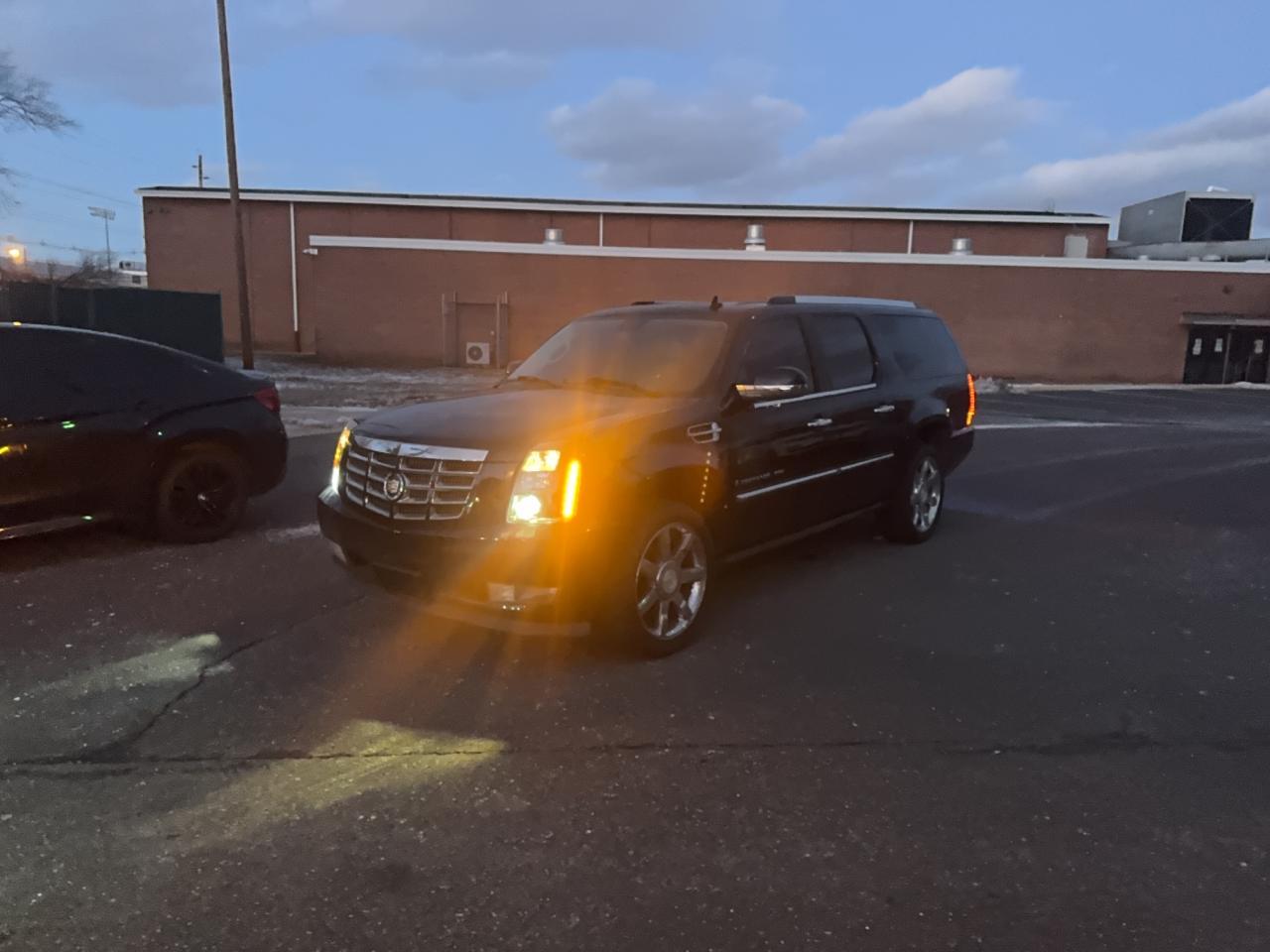 2007 Cadillac Escalade Esv - Image 2