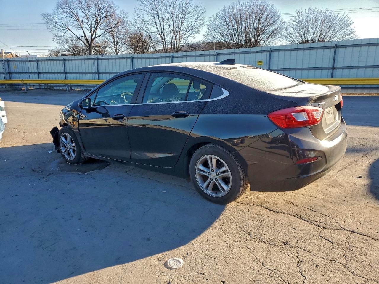 2016 Chevrolet Cruze Lt - Фото 2