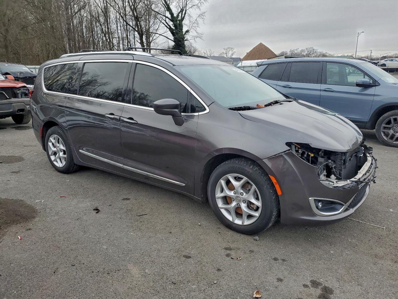 2017 Chrysler Pacifica Touring L Plus - Image 4
