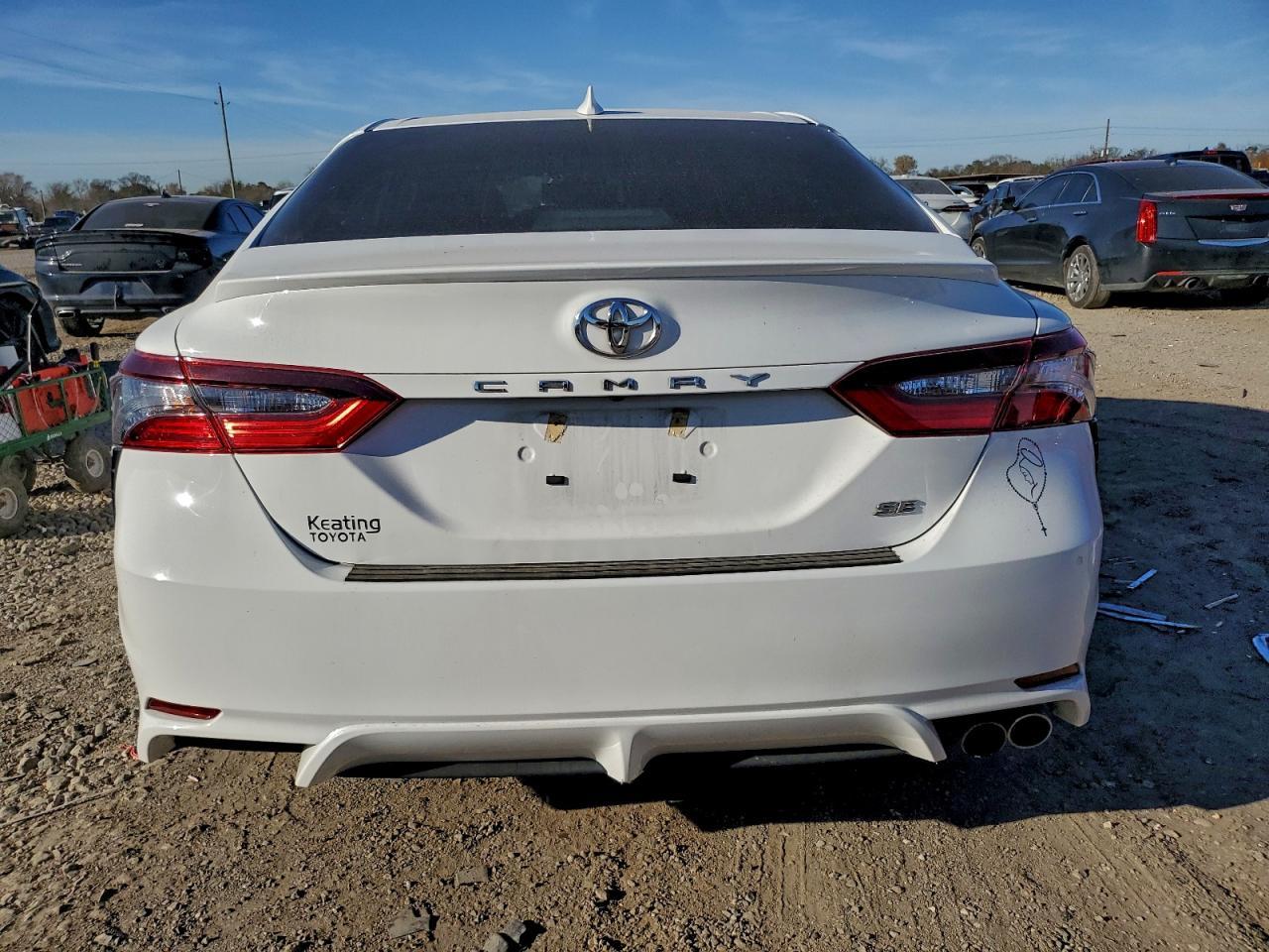 2022 Toyota Camry Se - Image 6