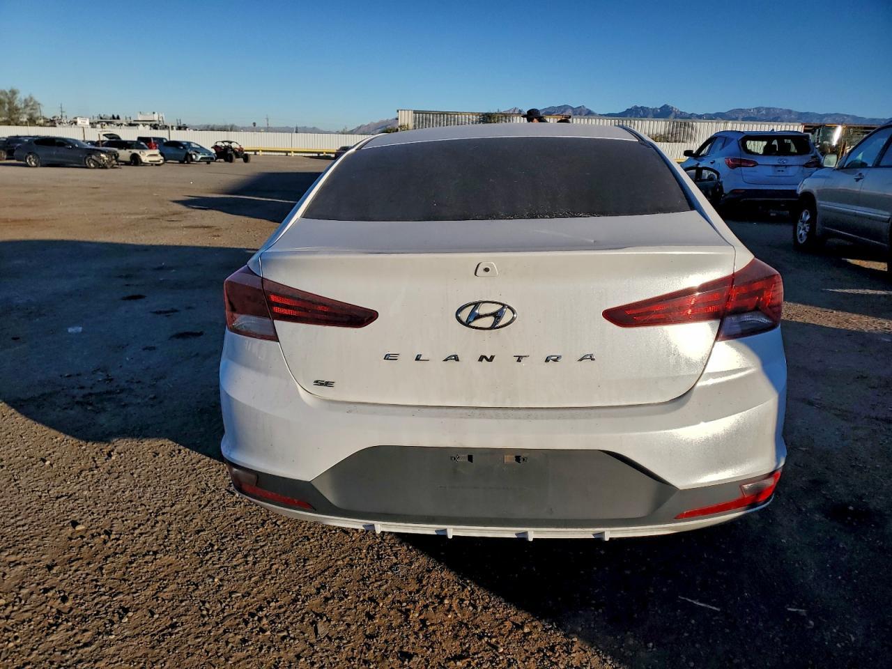 2019 Hyundai Elantra Se - Image 6