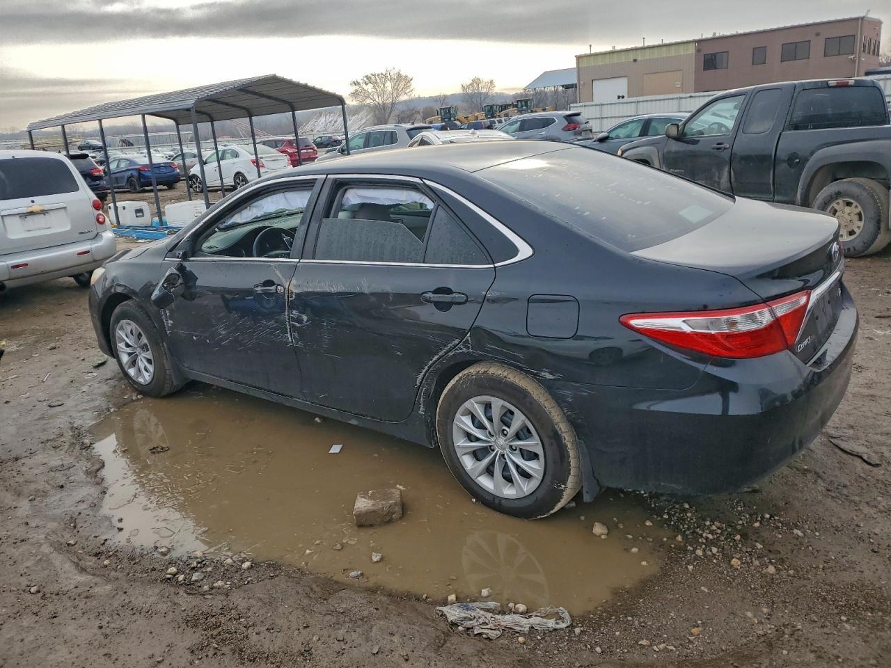 2017 Toyota Camry Le - Фото 2