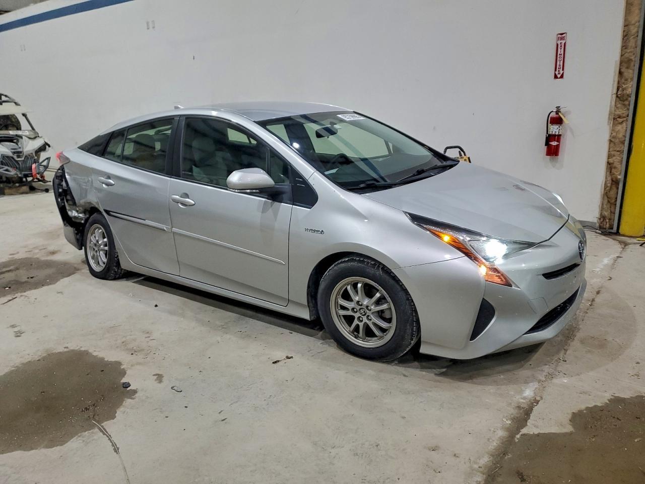 2016 Toyota Prius - Фото 4