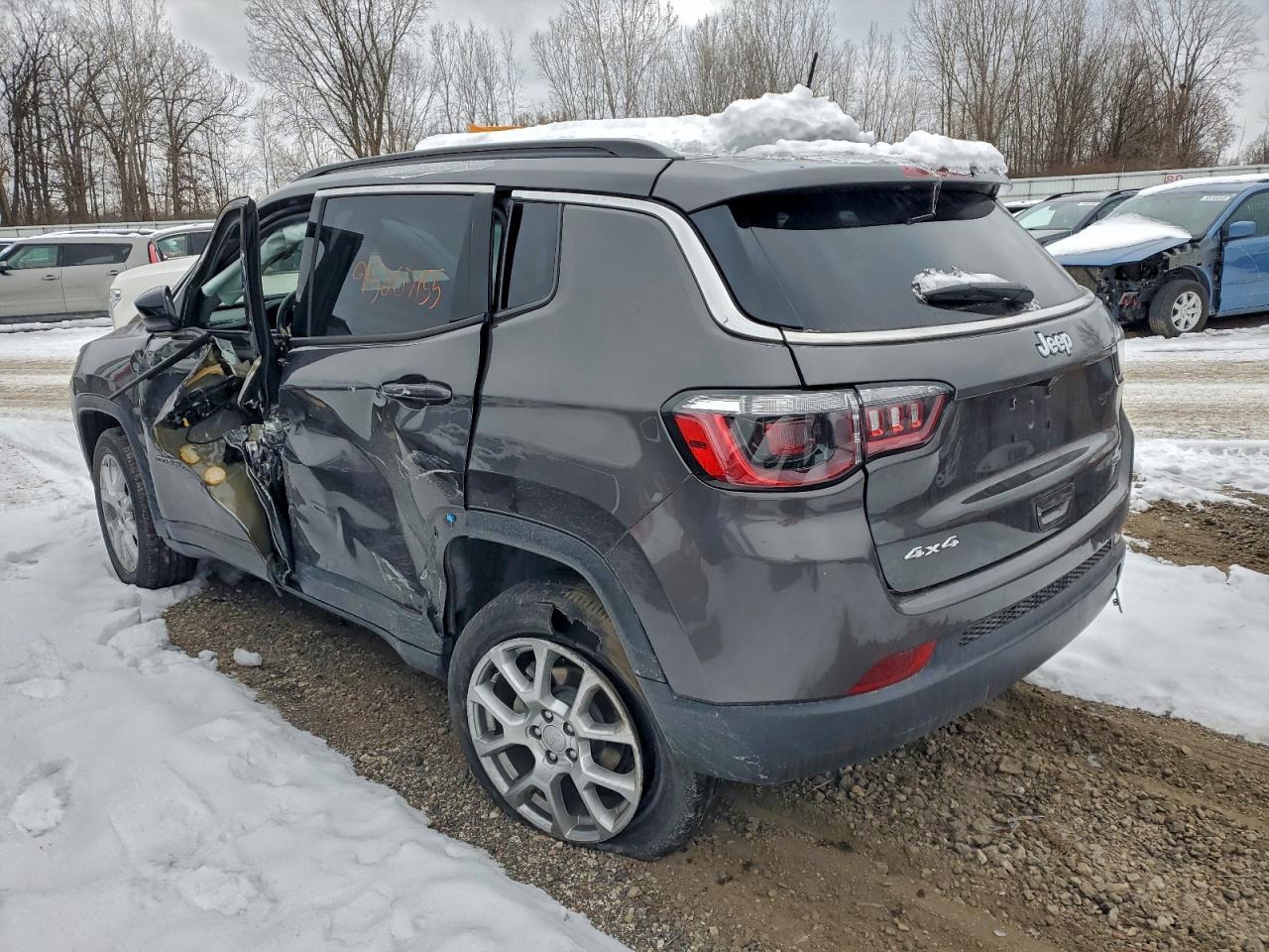 2022 Jeep Compass Latitude Lux - Фото 2
