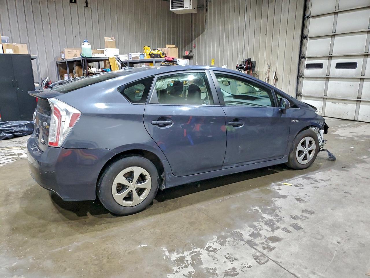 2013 Toyota Prius - Фото 3