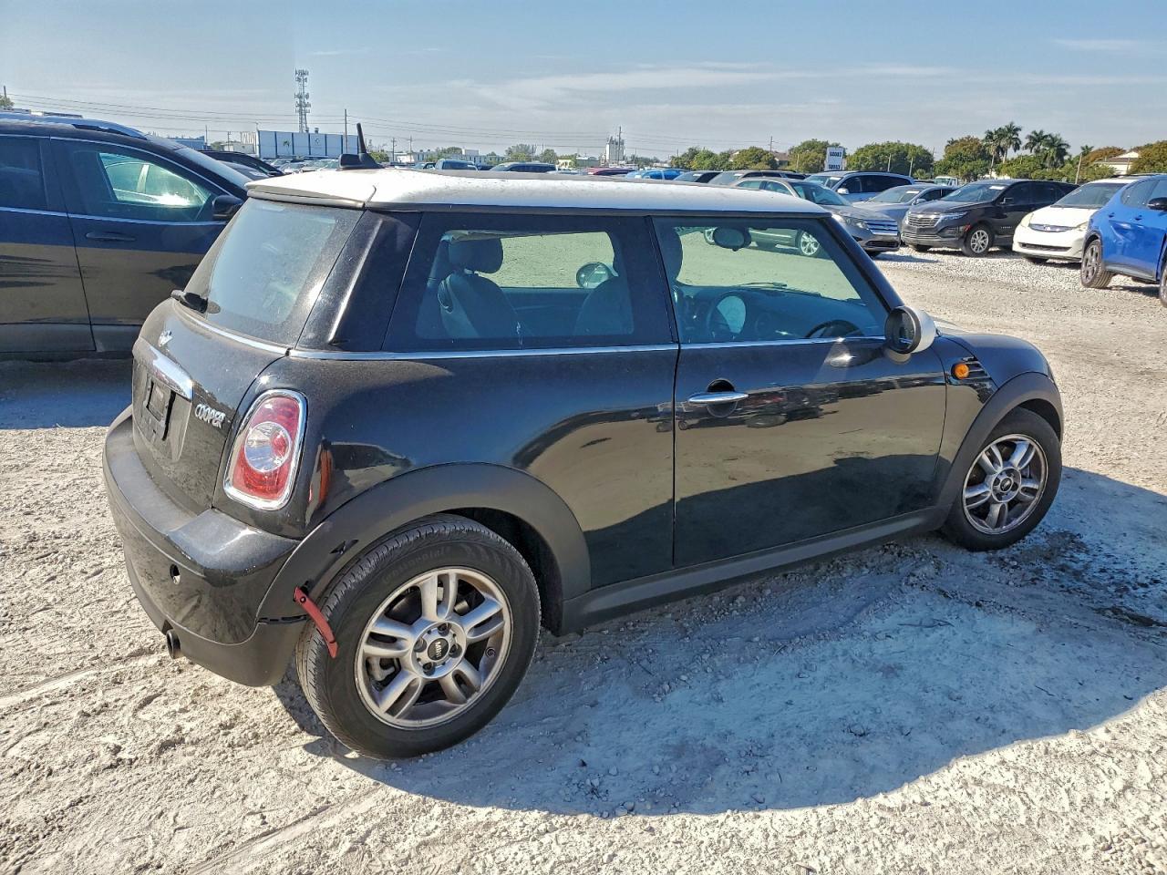 2013 Mini Cooper - Image 3