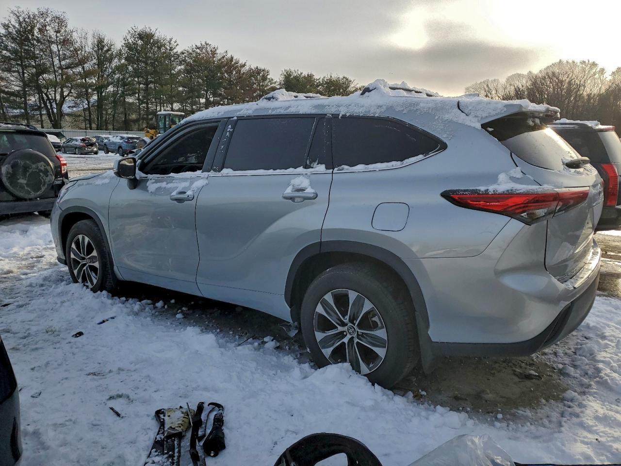 2022 Toyota Highlander Xle - Фото 2