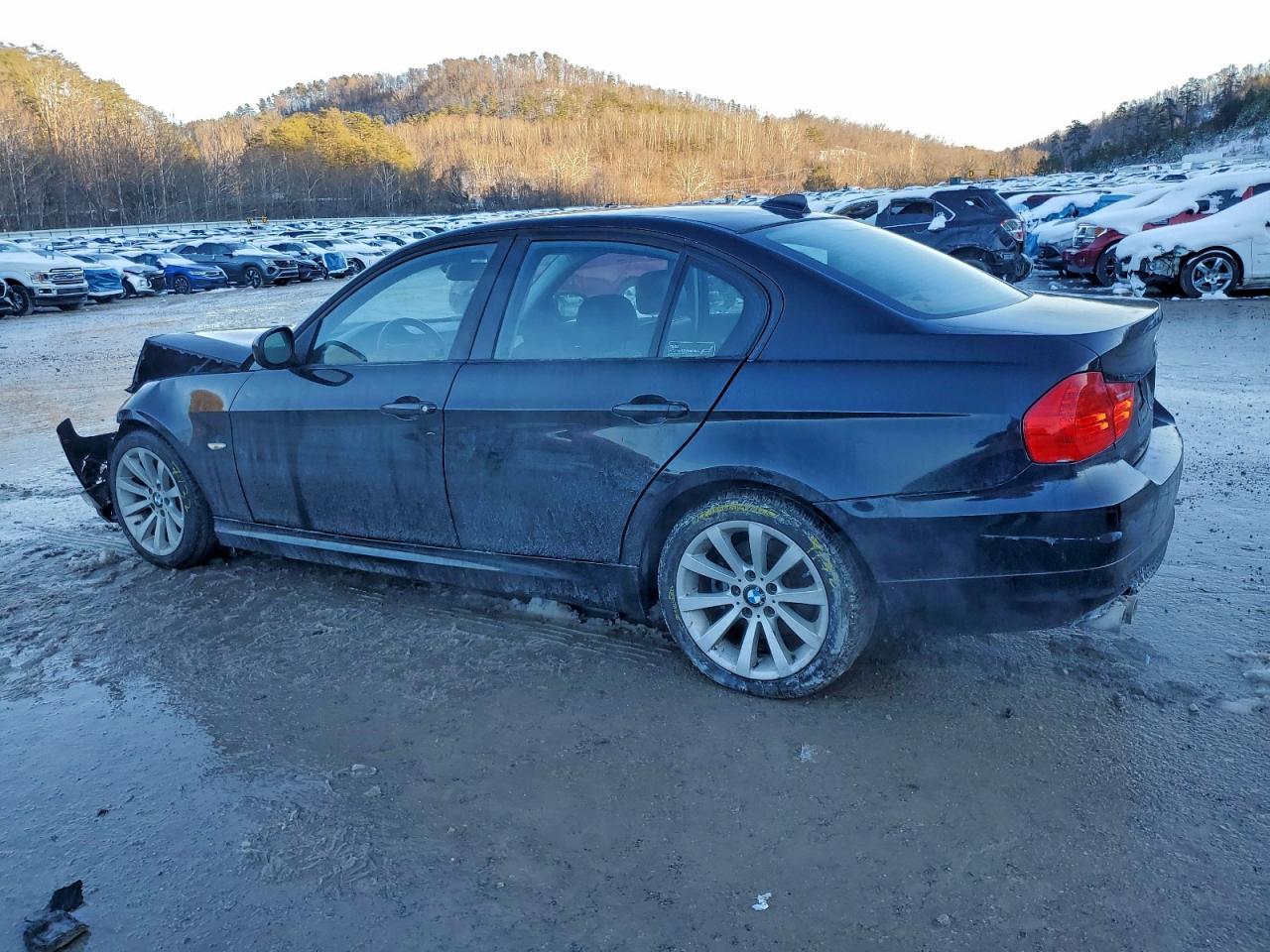2011 BMW 328 I - Фото 2
