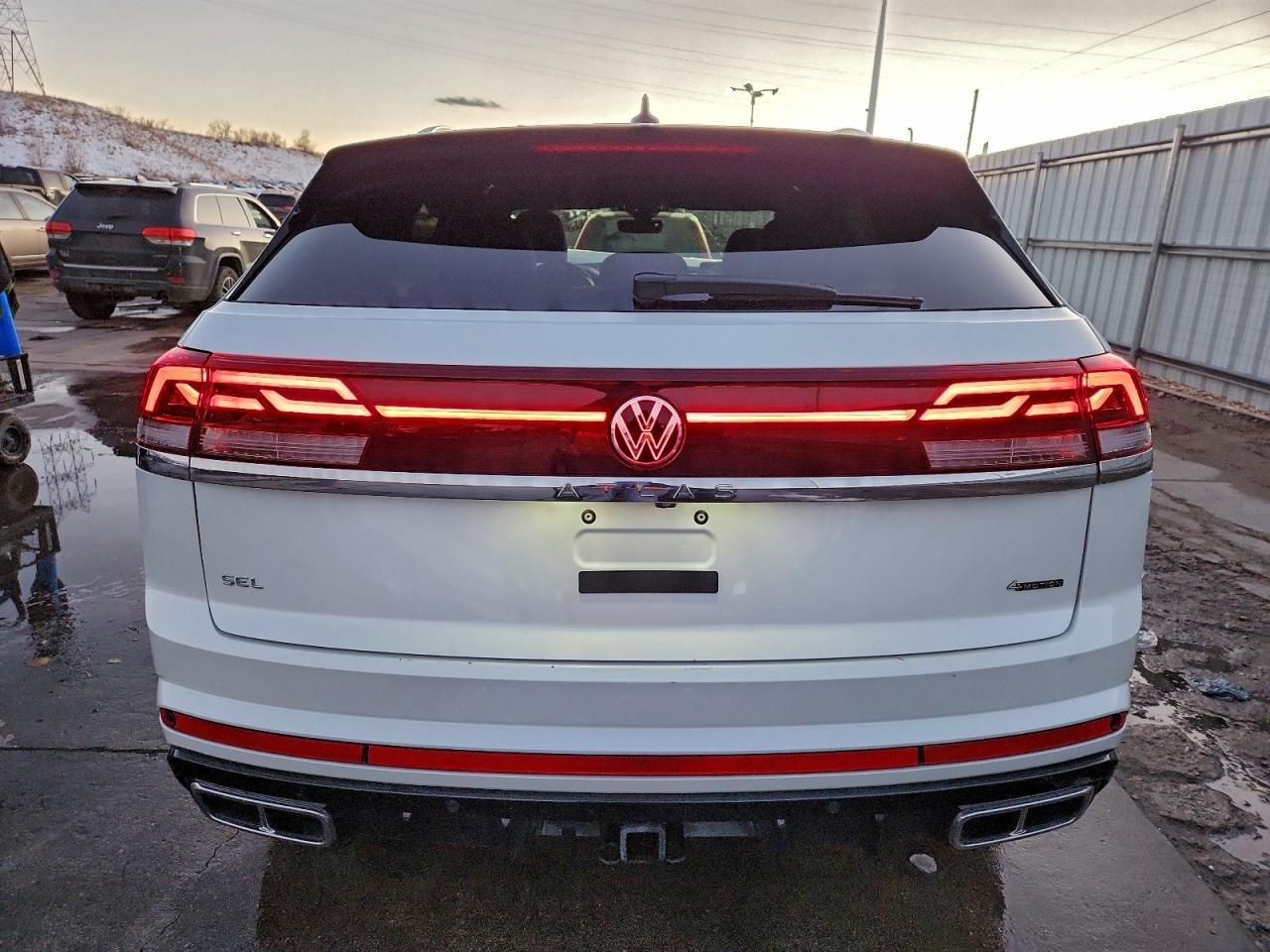 2024 Volkswagen Atlas Cross Sport Sel R-Line - Image 6