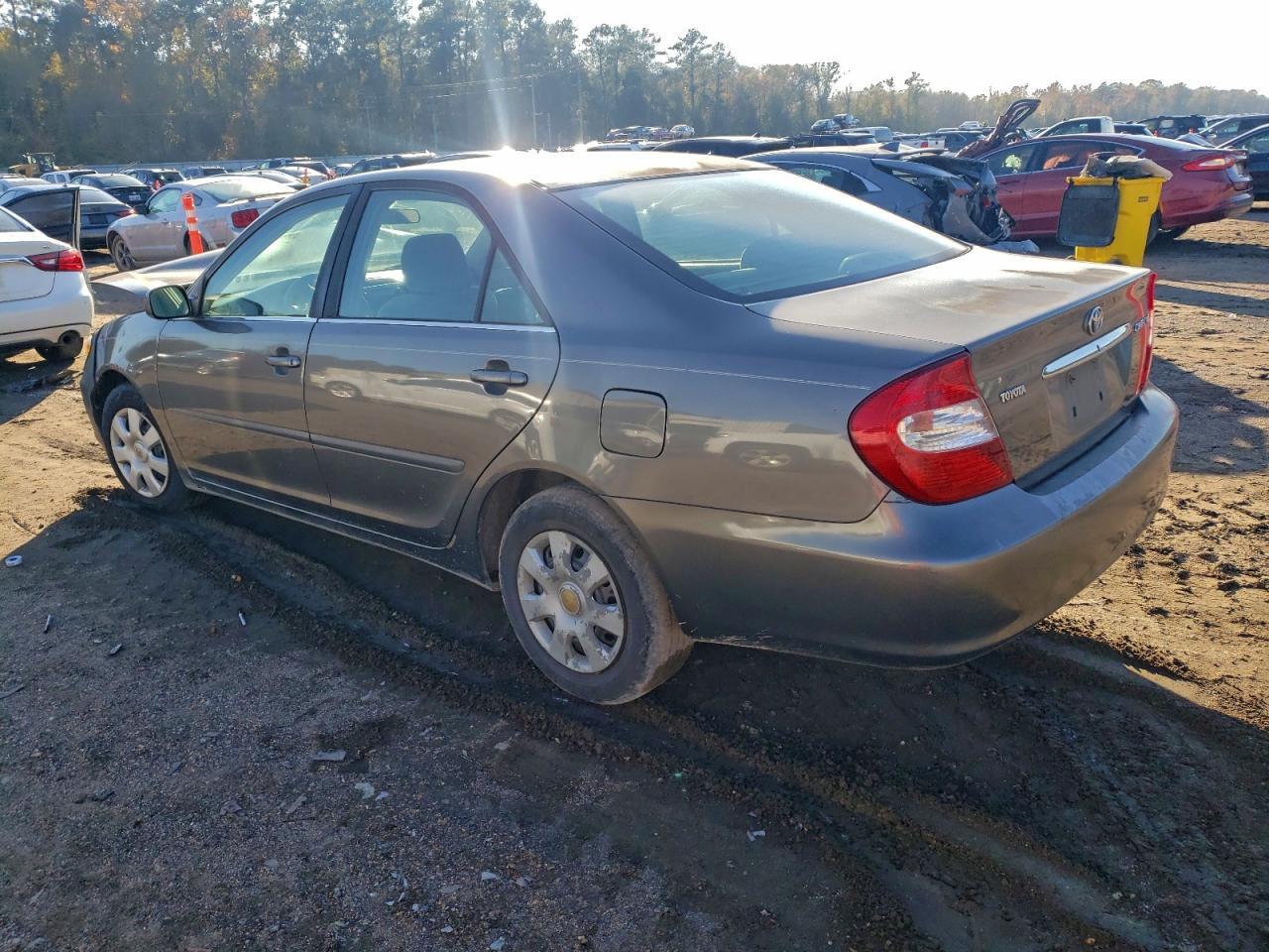2004 Toyota Camry Le - Image 2