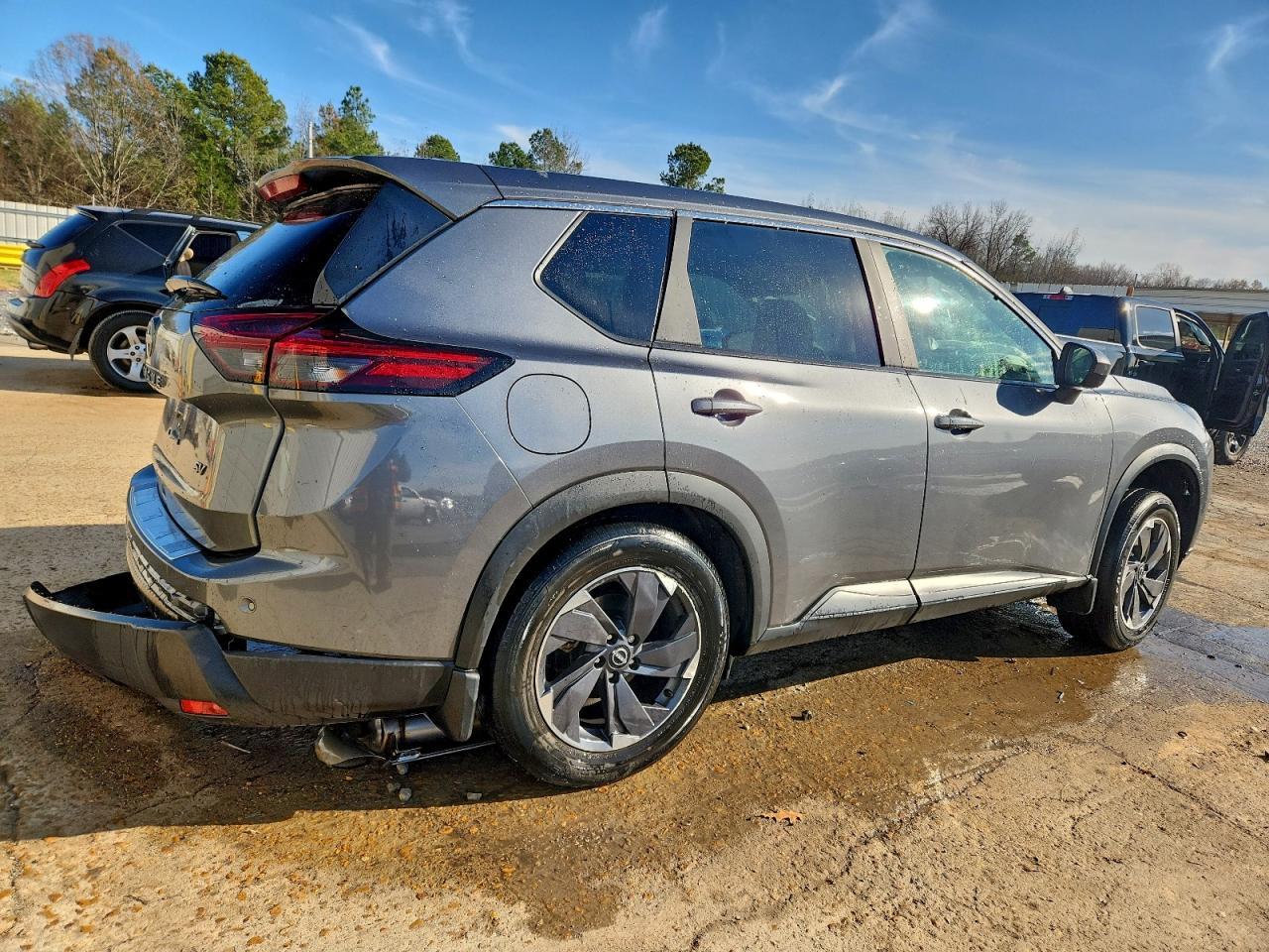 2024 Nissan Rogue Sv - Image 3